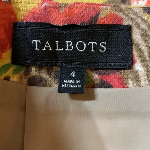 Talbots fully lined skirt in Size 4 beautiful fabric Can be worn w/ many colors - Picture 3 of 4